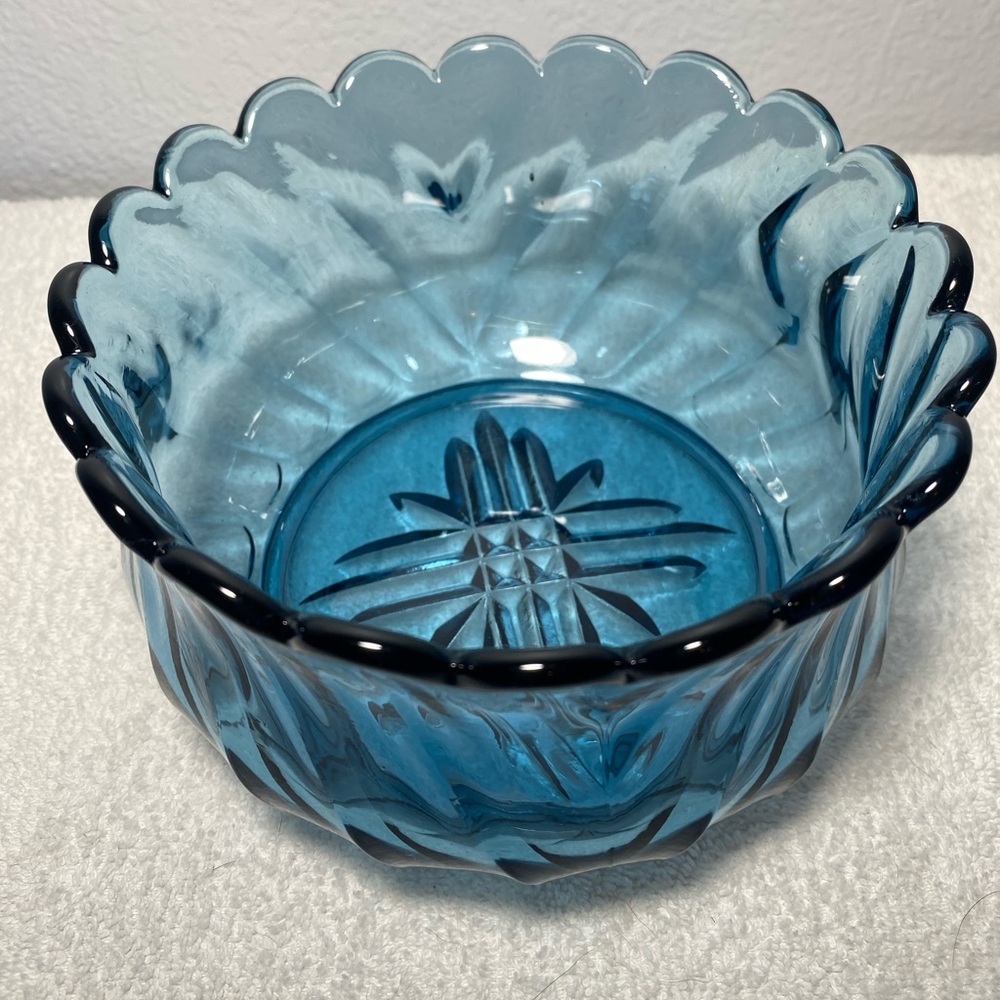 Vintage Tiara by Indiana Glass Serving Bowl - Picture 4 of 7